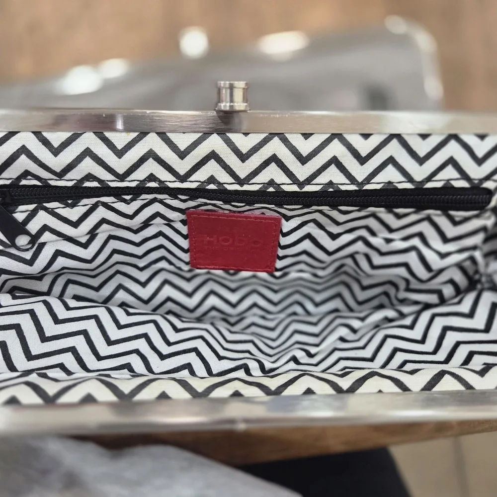 HOBO The Original Lauren Embossed  Leather Clutch Wallet - Picture 7 of 9